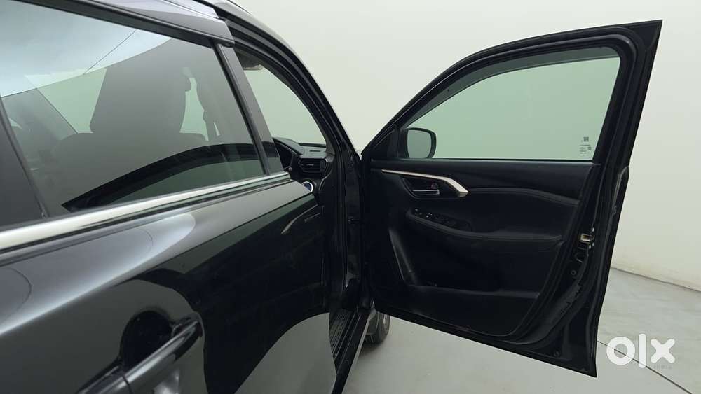 Maruti Suzuki Grand Vitara 1.5 Alpha Plus Intelligent Hybrid Ecvt, 2..