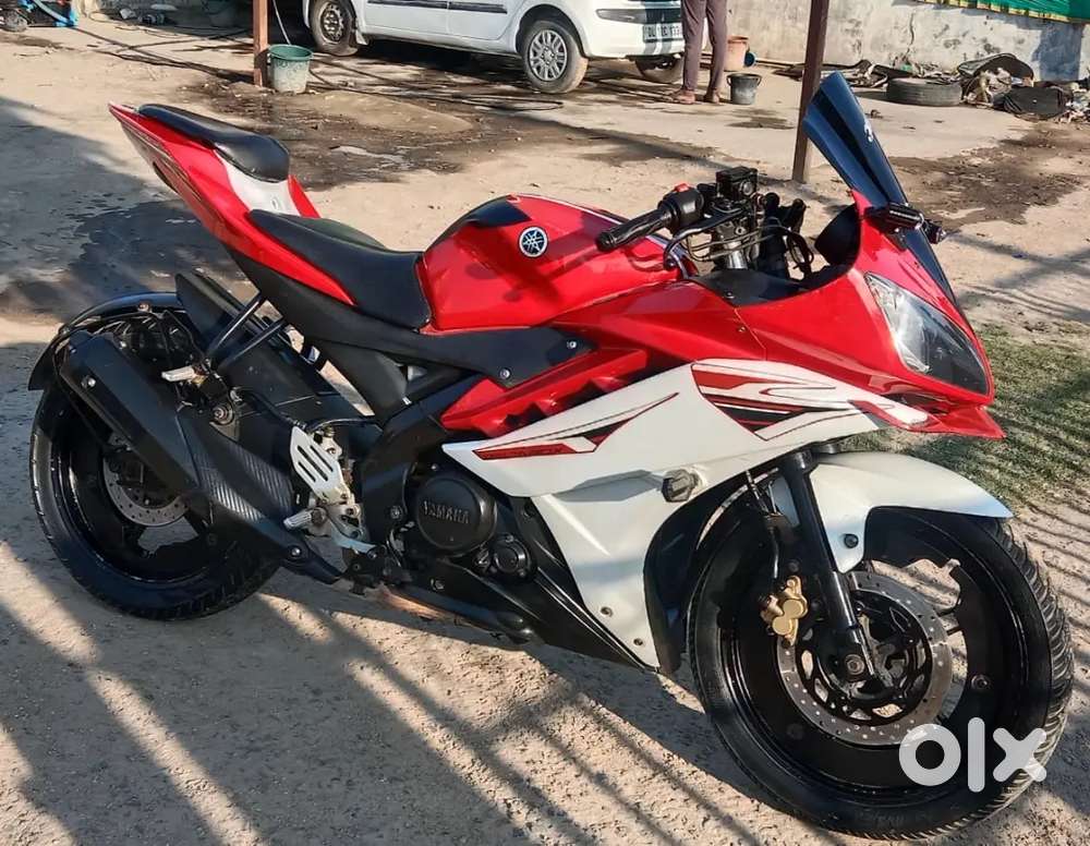 R15 V2 Red And White Colour Yamaha R15 V4 Price Mileage, Images