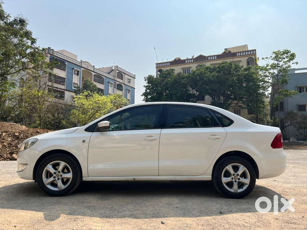 Skoda Rapid Elegance 2012