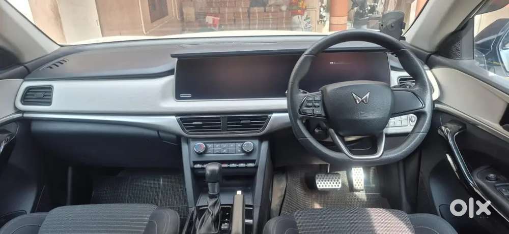 Well Maintained Mahindra Xuv700 2023 Diesel Automatic