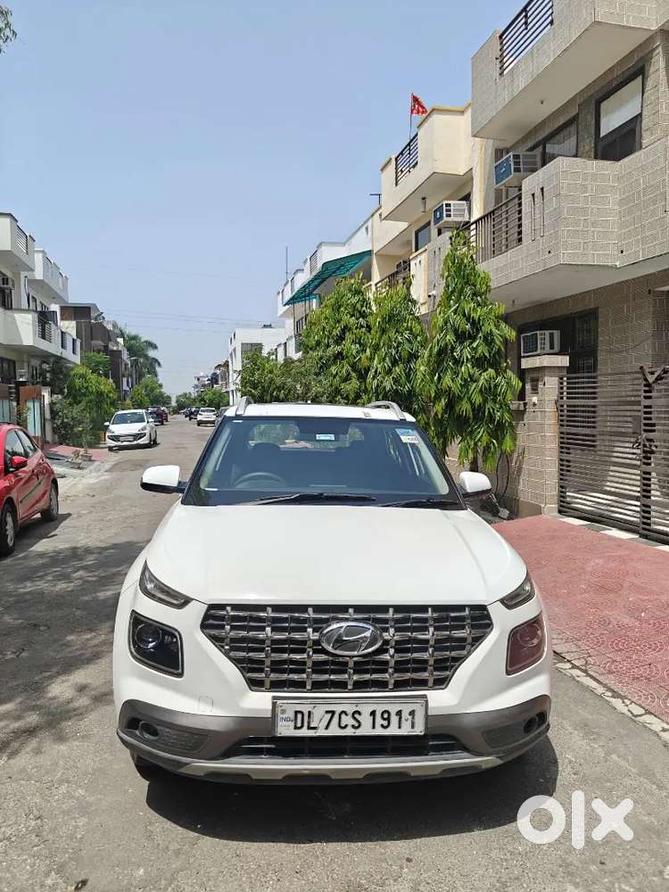 Hyundai Venue 2021 Petrol 67000 Km Driven