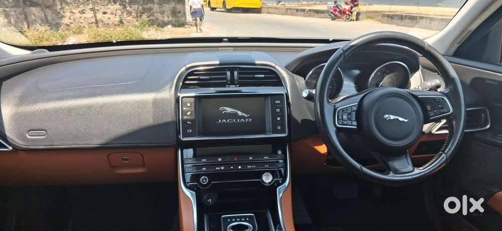 Jaguar Xe Prestige, 2016, Petrol