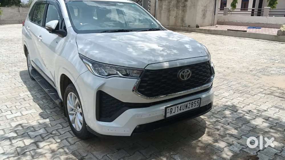 Toyota Innova Hycross 2025