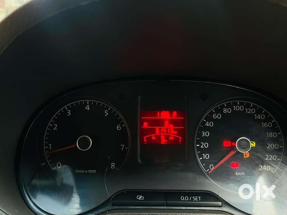 Volkswagen Vento 2010-2013 Petrol Highline, 2011, Petrol