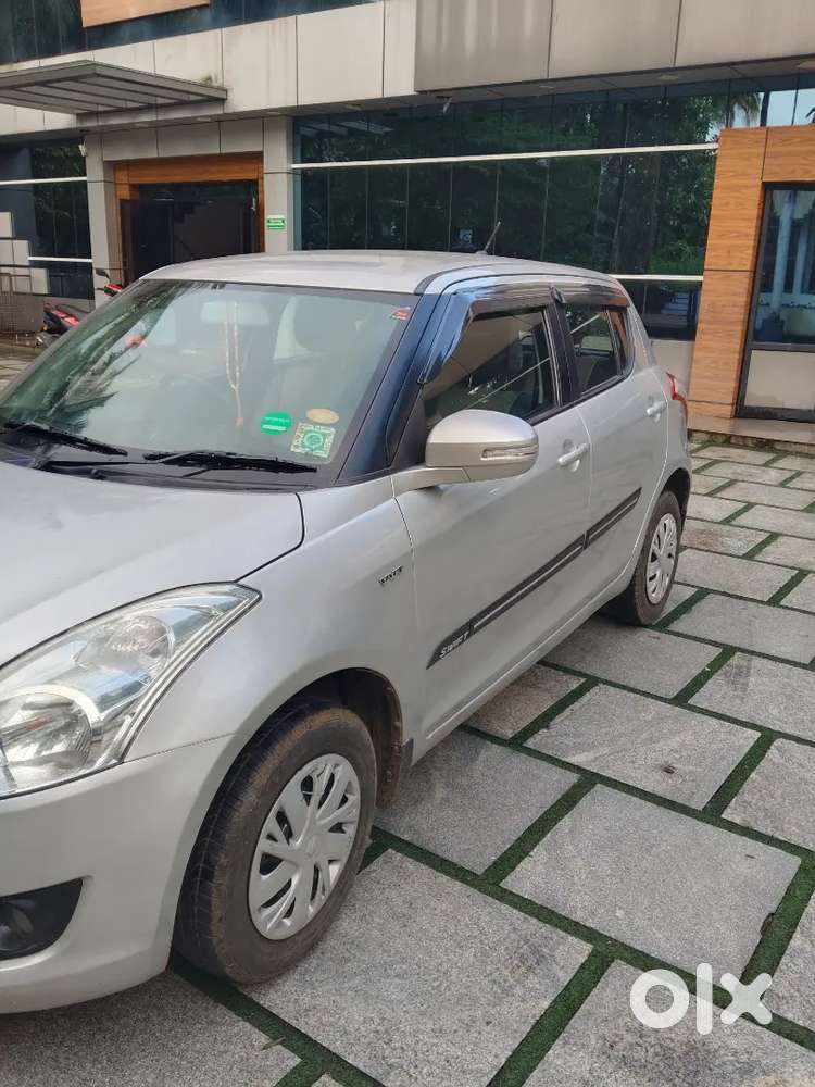 Maruti Suzuki Swift Vxi Petrol 2012