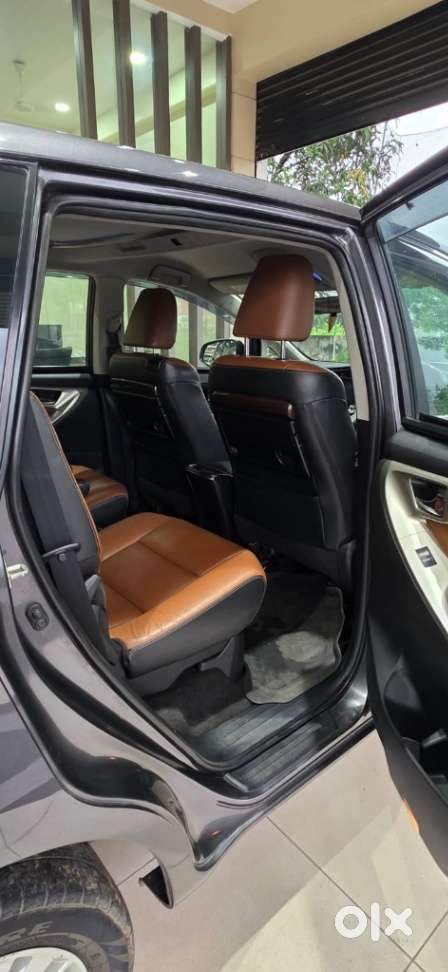 Toyota Innova Crysta 2.8z Automatic, 2016, Diesel