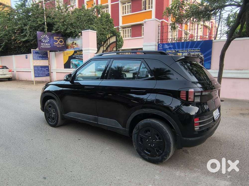 Hyundai Venue S(o) Knight Edition Mt, 2023, Petrol