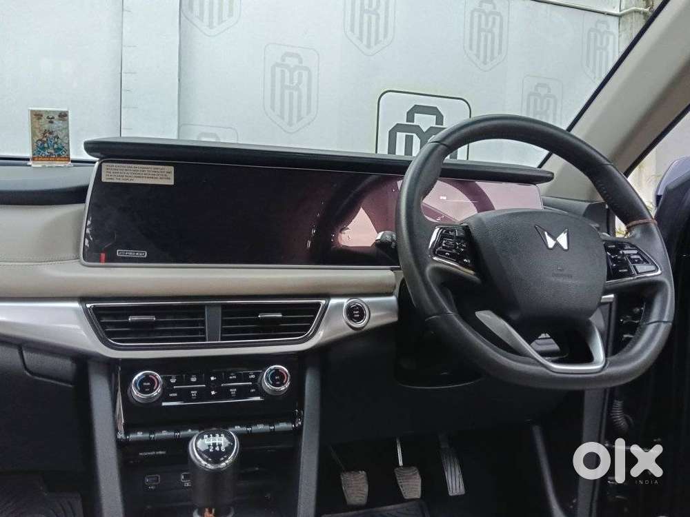 Mahindra Xuv700 2.2 Ax 7 Diesel Mt Luxury Pack Str, 2025, Diesel