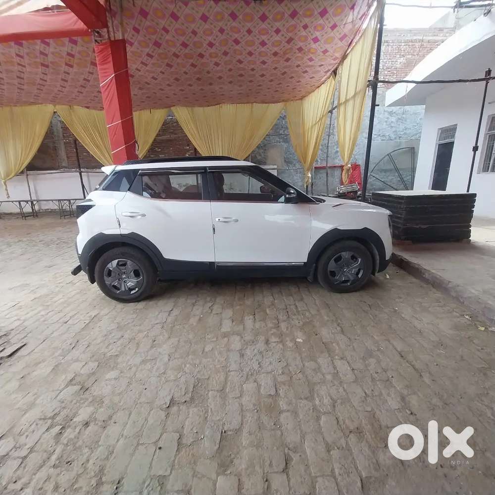Mahindra Xuv 3xo 2025 Petrol 4000 Km Driven - Like New Condition