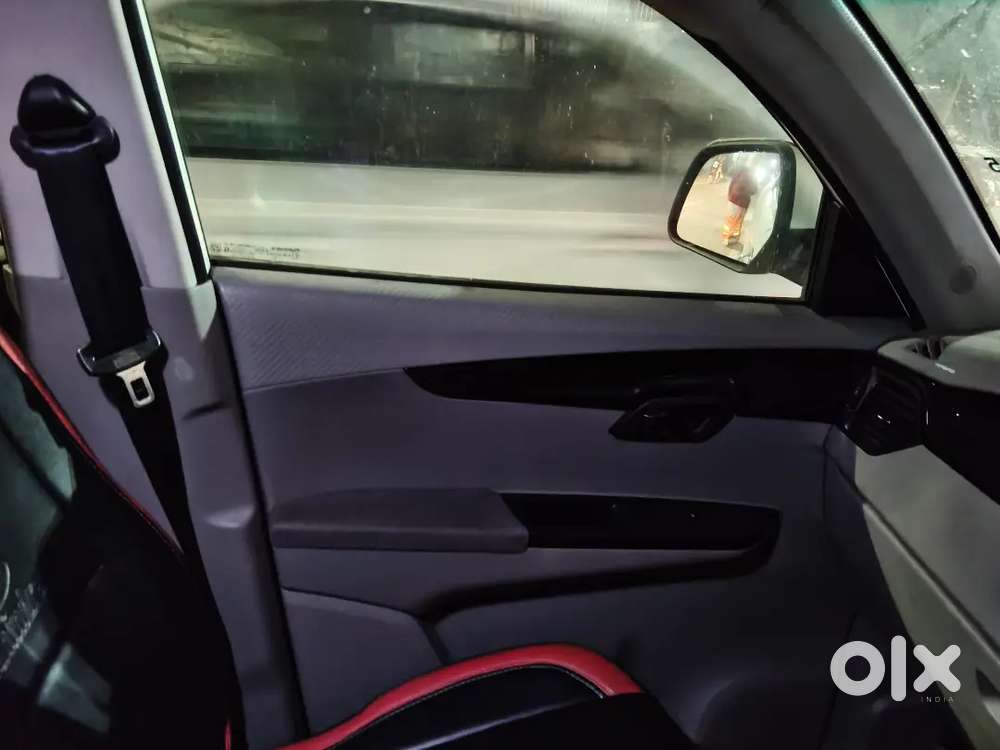 Mahindra Kuv 100 K8 6 Seater