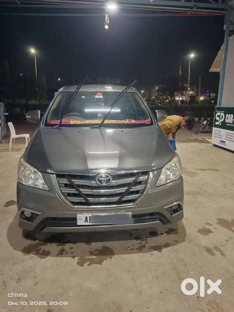 Toyota Innova 2012