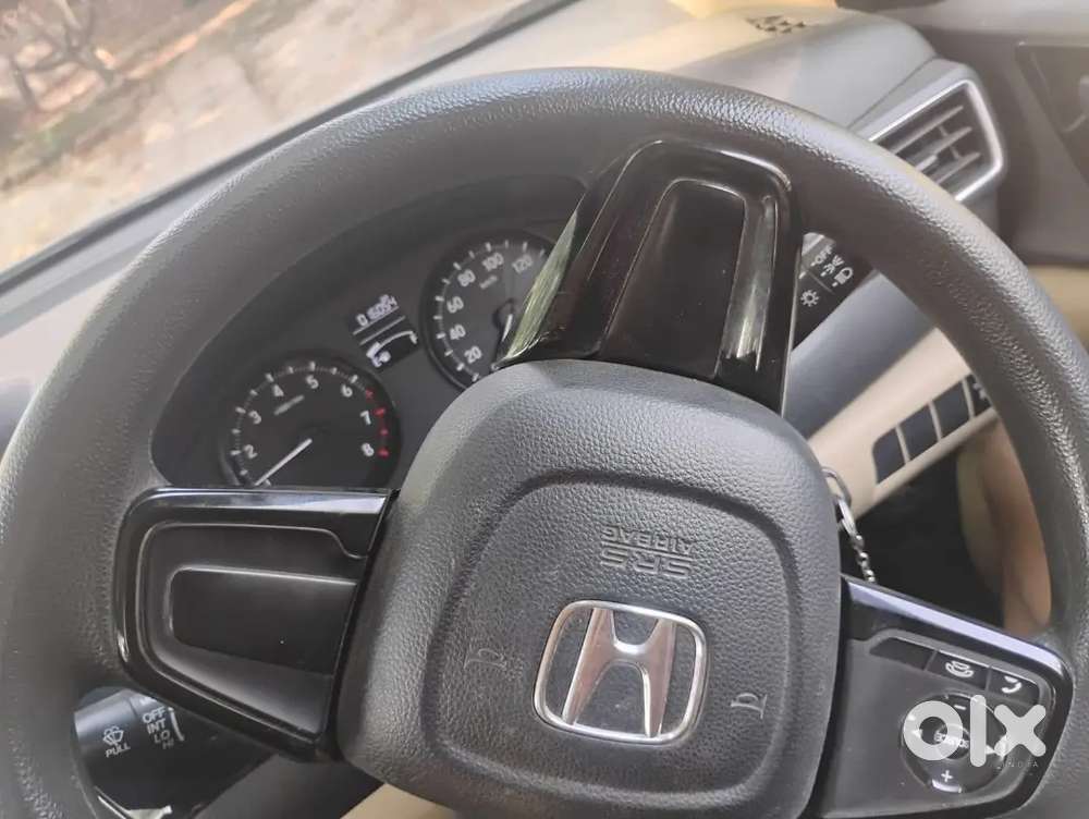 Car Chalane Wala Koi Nhi Hai. Isiliy Sell Kr Rahe Hai