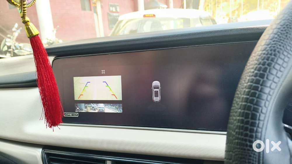 Mahindra Xuv700 2.0 Ax 5 Petrol Mt 7 Str, 2022, Petrol