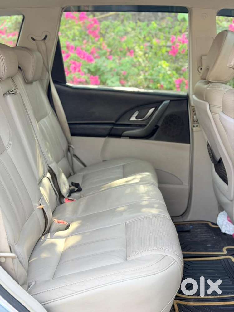 Mahindra Xuv500 W10 Sunroof 2016
