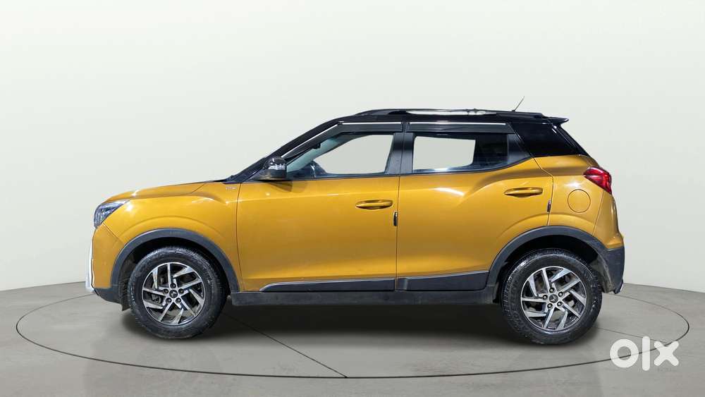Mahindra Xuv300 W8 Option Dual Tone, 2023, Petrol