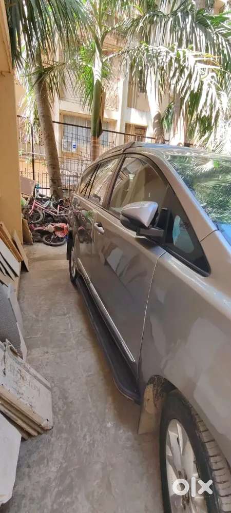 Innova Crysta 2.4 G Manual Diesel