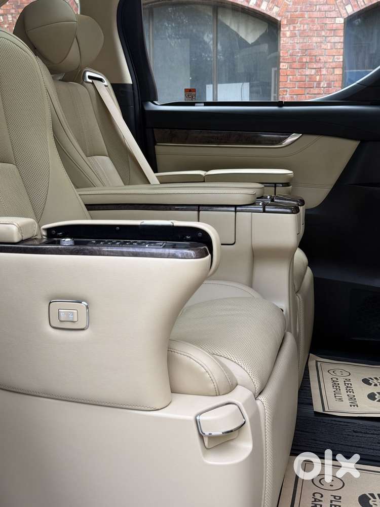 Toyota Vellfire Vip &ndash; Executive Lounge, 2023, Cng & Hybrids