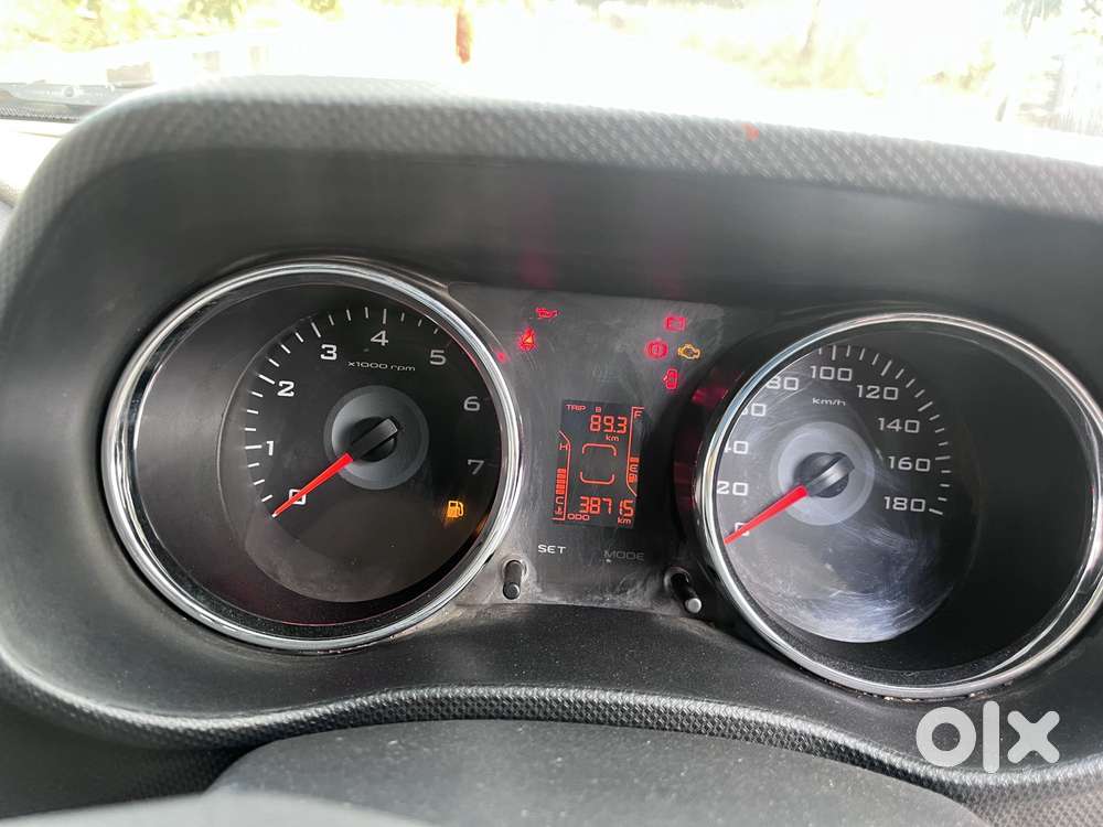 Mahindra Tuv 300 T10 Opt Dual Tone, 2018, Diesel