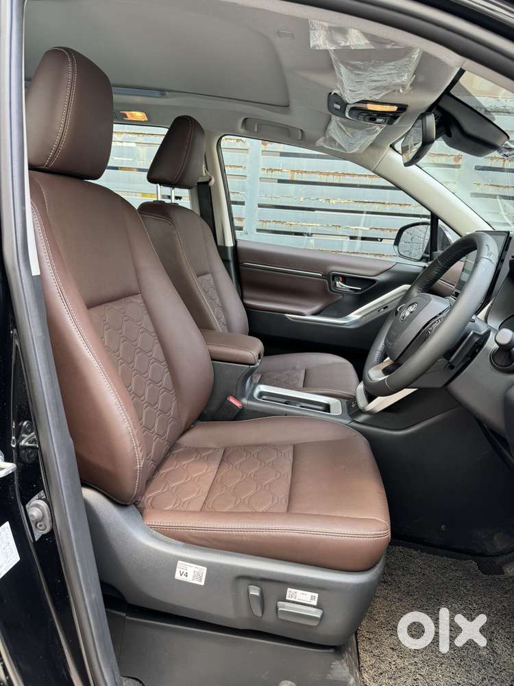 Toyota Innova Hycross 2.0 Zx (o) Hybrid 7 Str, 2025, Petrol