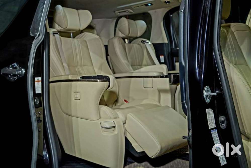 Toyota Vellfire 2.5 Executive Lounge, 2021, Petrol