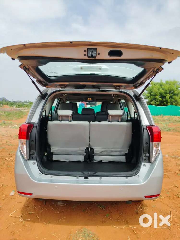 Toyota Innova Crysta 2.4 V 2016