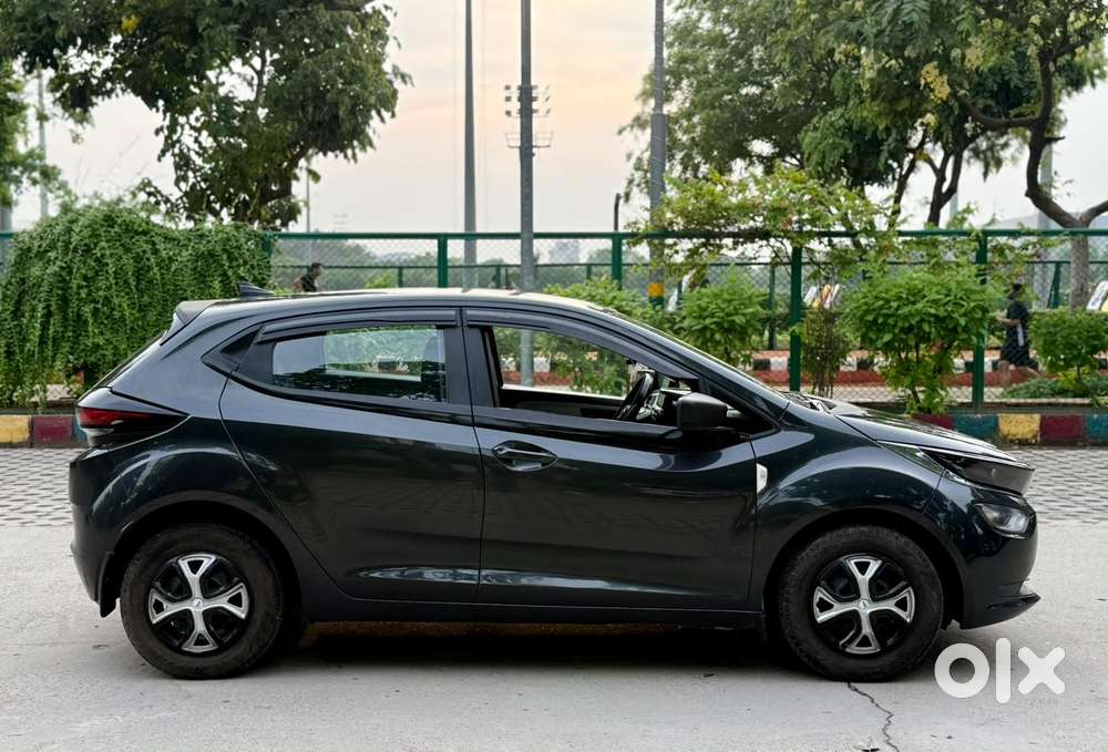 Tata Altroz 1.2 Xe, 2021, Petrol