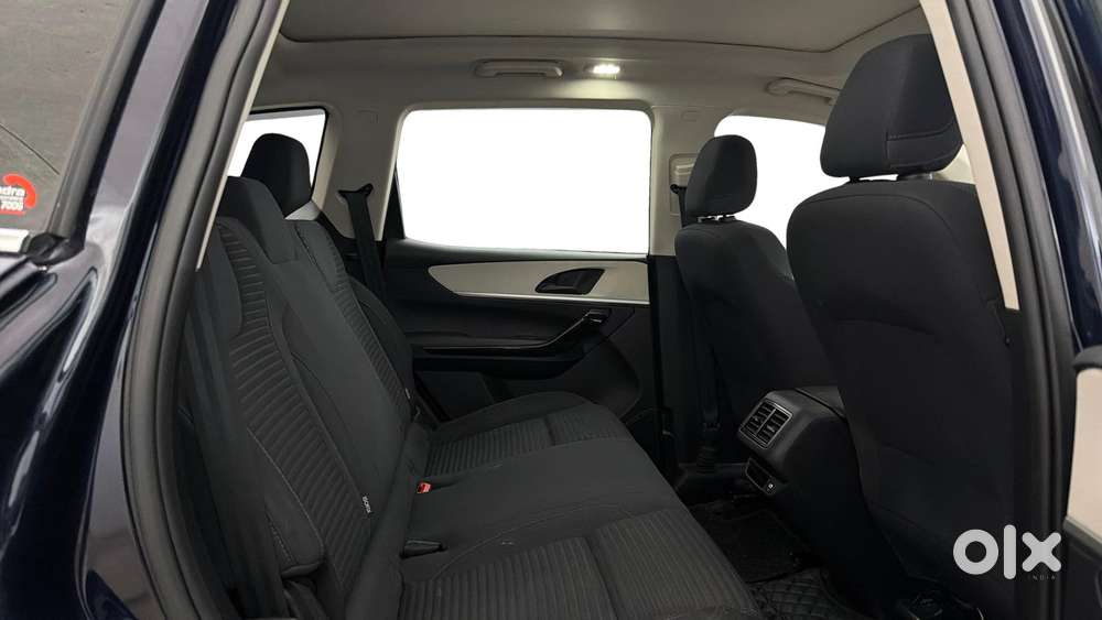 Mahindra Xuv700 2.0 Ax 5 Petrol At Str, 2023, Petrol