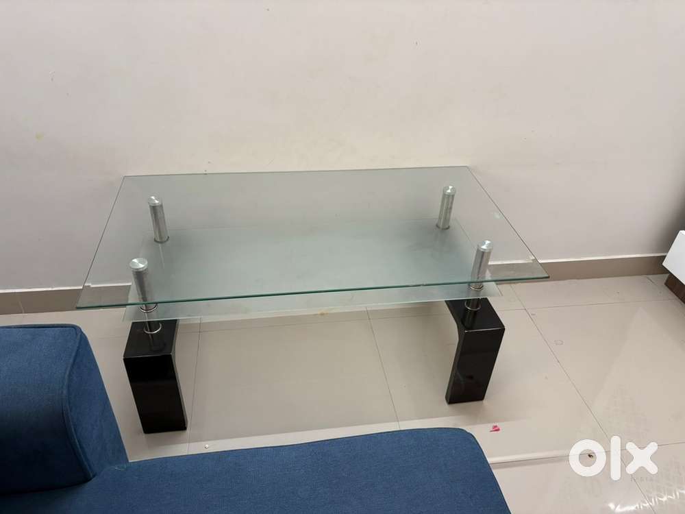 Royal Oak Glass Centre Table – ₹2,000