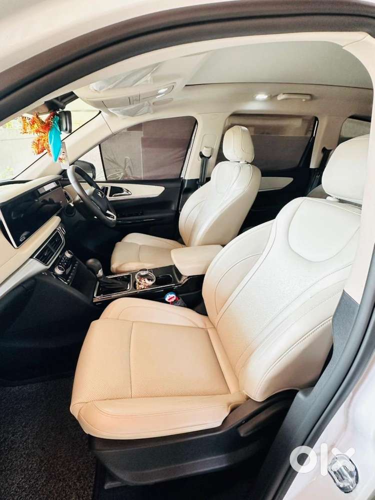 Mahindra Xuv700 2023 Diesel 27000 Km Driven