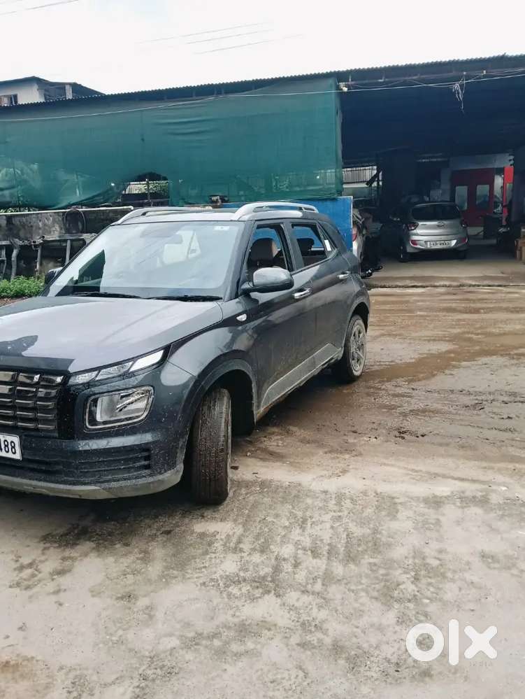 Hyundai Venue 2023 Petrol Well Maintained