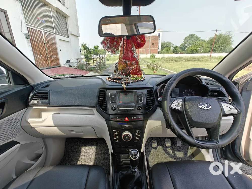 Mahindra Xuv 300 W6 Petrol With Sunroof
