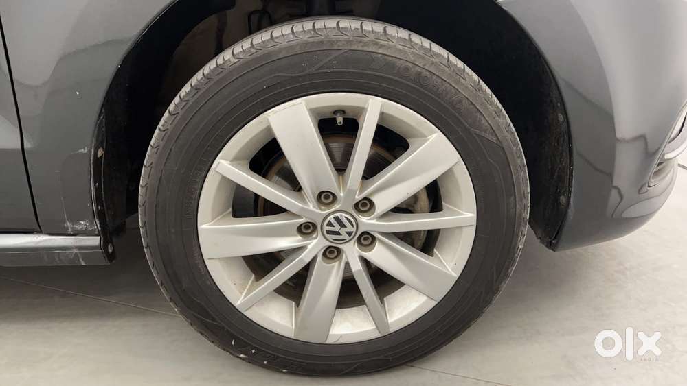 Volkswagen Polo Petrol Highline 1.2l, 2015, Petrol