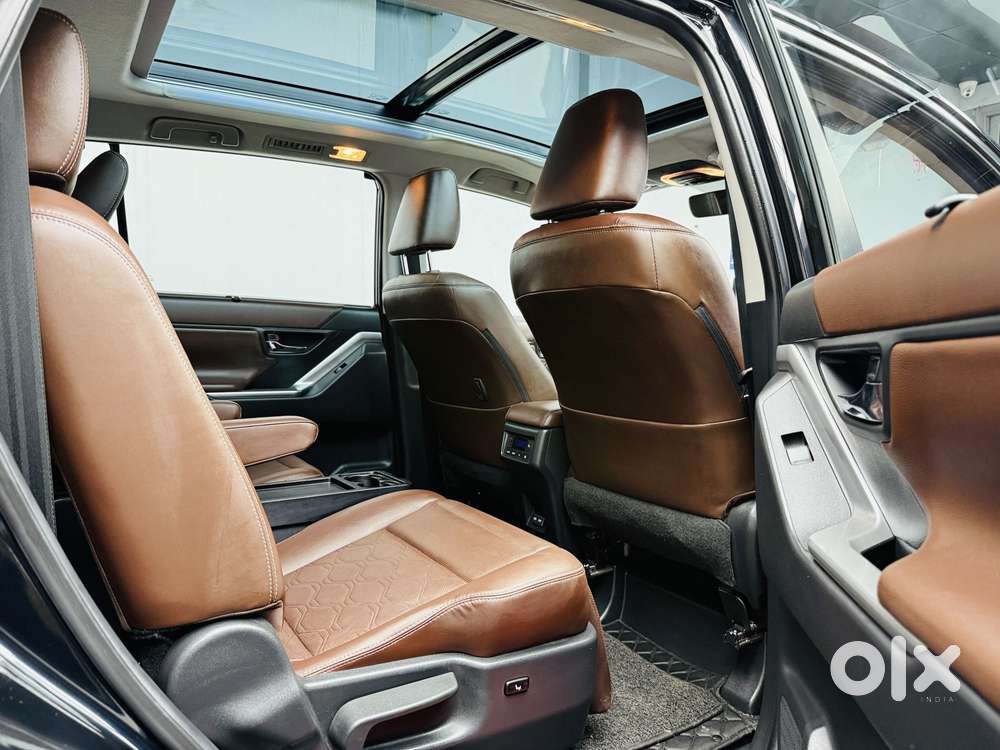 Toyota Innova Hycross 2.0 Zx Hybrid 7 Str, 2023, Petrol