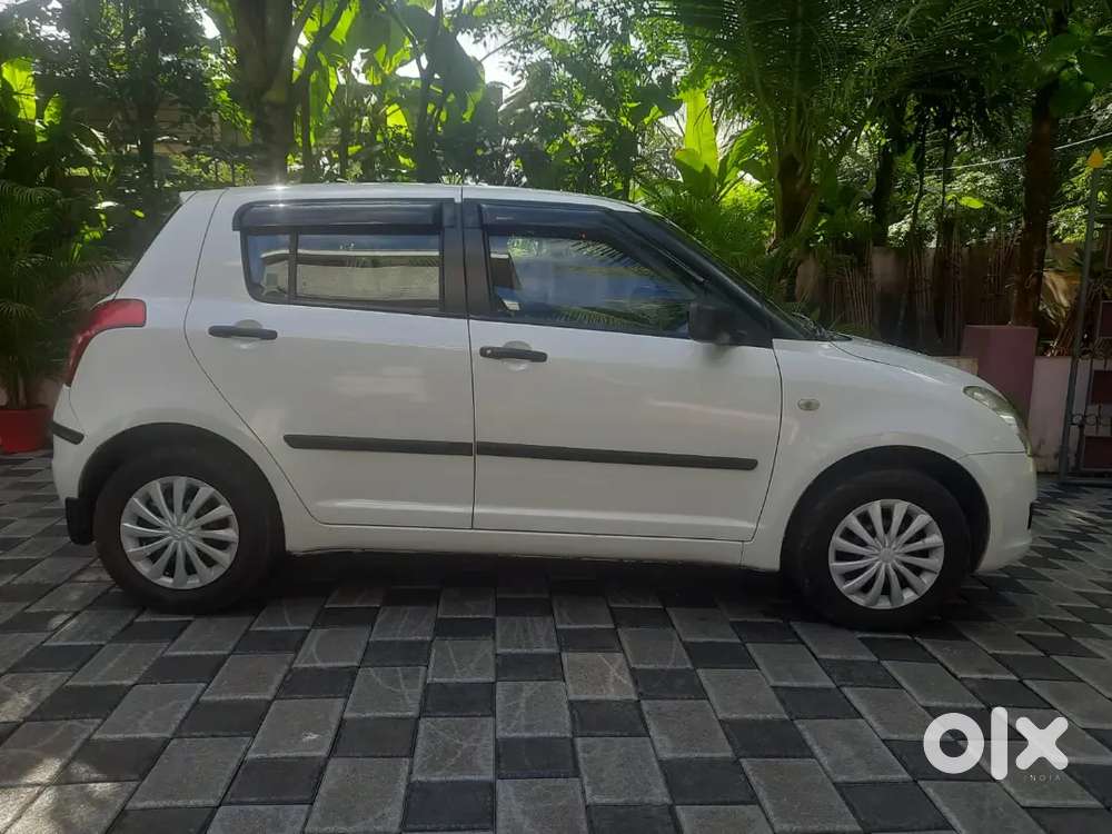 Maruti Suzuki Swift 2010 Petrol