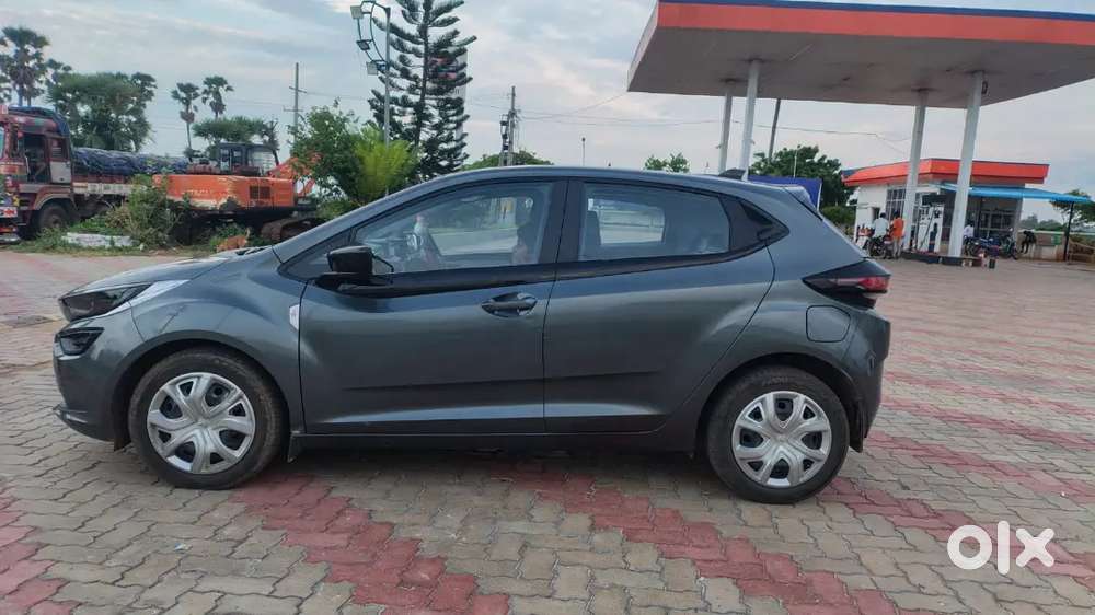 Tata Altroz 2023 Sunroof Variant Total 9 Registration Number