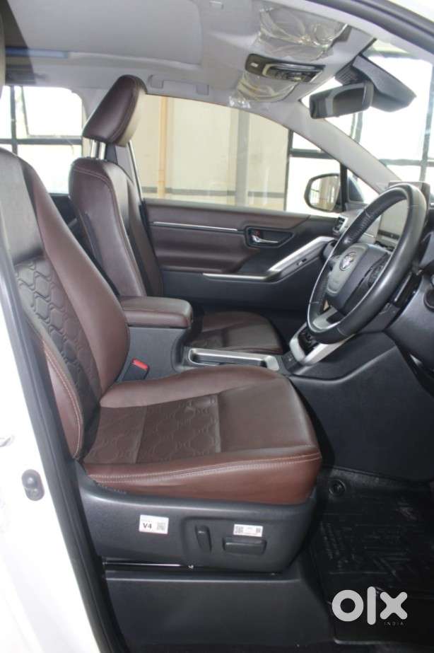 Toyota Innova Hycross 2.0 Zx Hybrid 7 Str, 2025, Petrol
