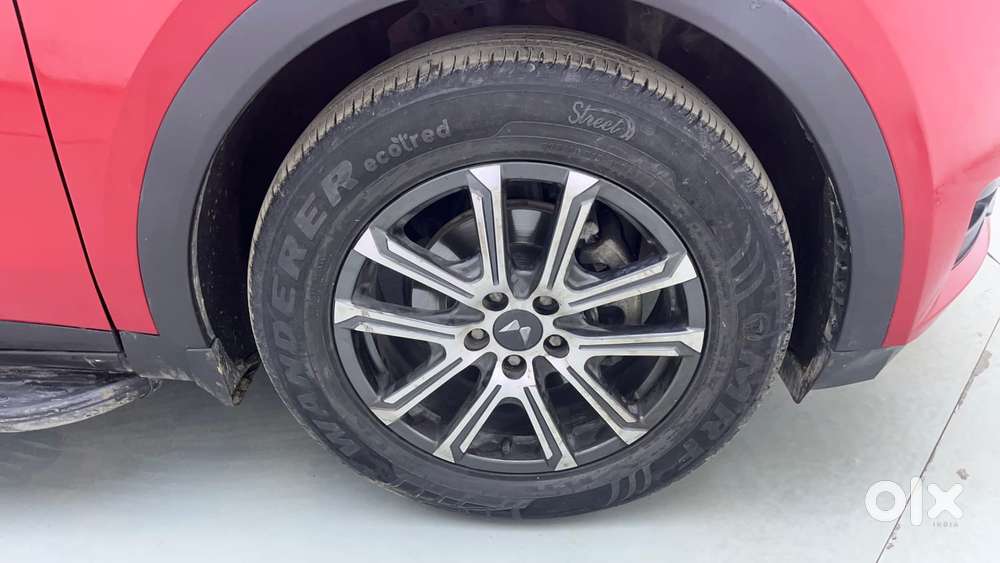 Mahindra Xuv700 2.0 Ax 7 Petrol At Str, 2024, Petrol