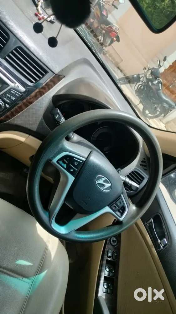 Hyundai Verna 2011