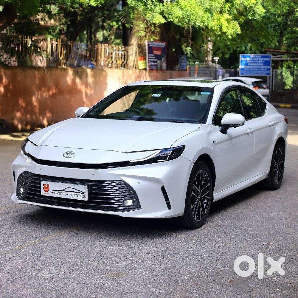 Toyota Camry Hybrid, 2026, Petrol
