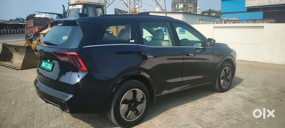 Mahindra Xev9s Others, 2026, Electric
