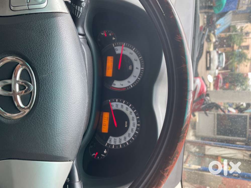 Toyota Corolla Altis 2012