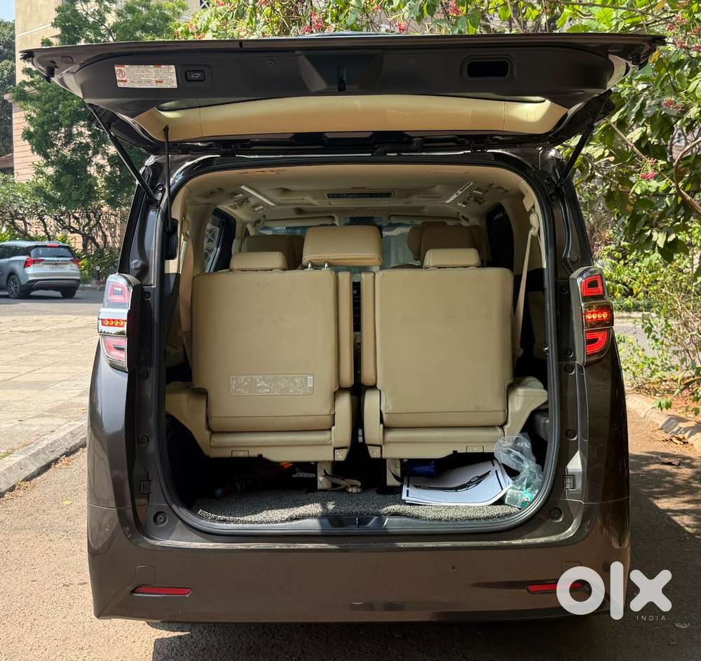 Toyota Vellfire 2.5 Executive Lounge, 2021, Petrol
