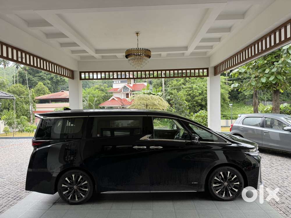 Toyota Vellfire Vip – Executive Lounge, 2026, Petrol