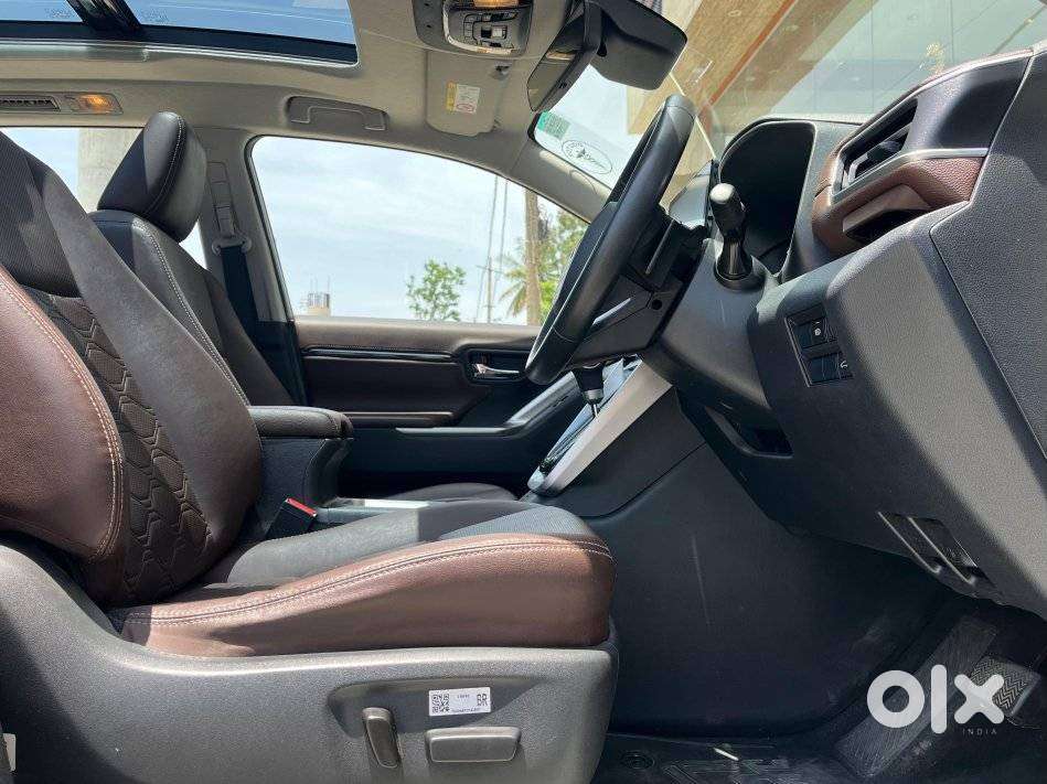 Toyota Innova Hycross 2.0 Zx (o) Hybrid 7 Str, 2023, Petrol