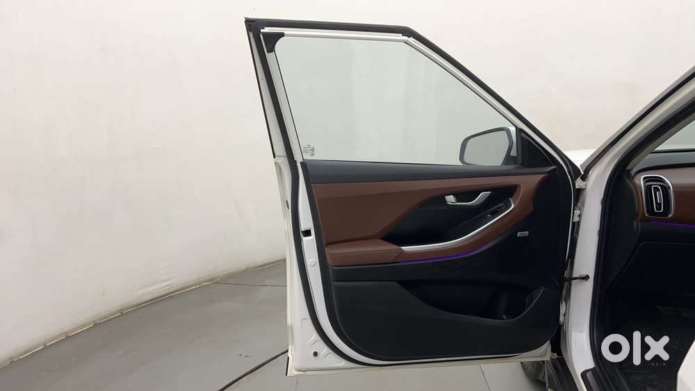 Hyundai Alcazar Platinum (o) 7 Str 1.5 Petrol Dct, 2023, Petrol