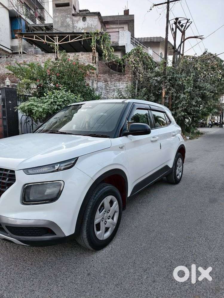 Hyundai Venue E, 2021, Petrol