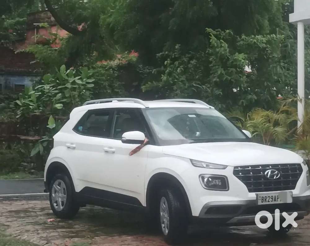 Hyundai Venue 2021 Petrol 24000 Km Driven