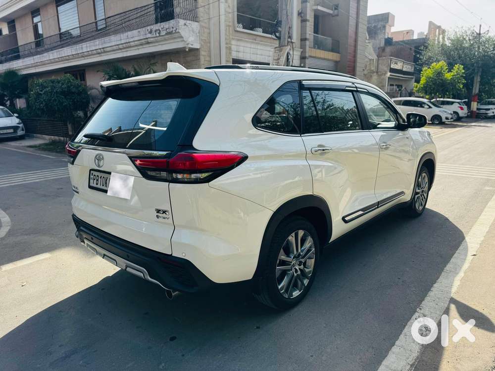 Toyota Innova Hycross 2.0 Zx (o) Hybrid 7 Str, 2025, Petrol