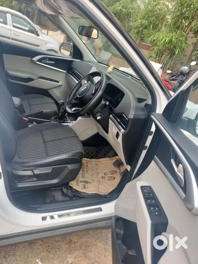 Kia Carens 2022 Petrol 40000 Km Driven