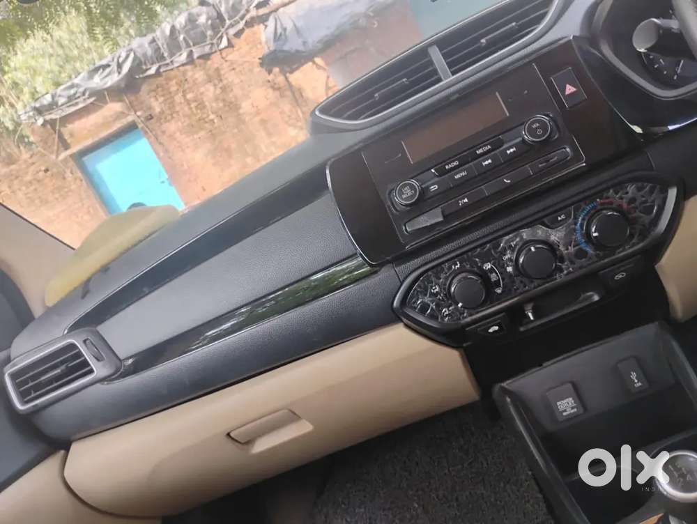 Car Chalane Wala Koi Nhi Hai. Isiliy Sell Kr Rahe Hai